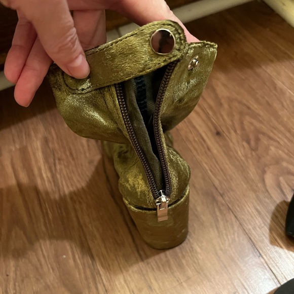 Nasty Gal crushed velvet green half boots - Picture 3 of 6